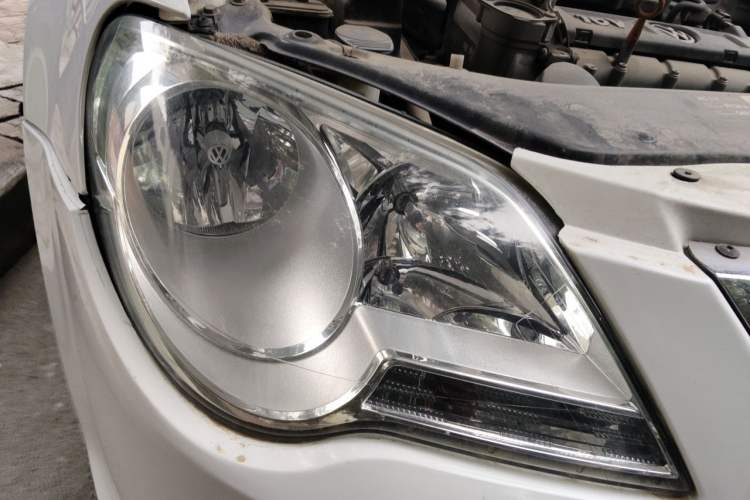 Used Volkswagen Bora 2012 1.6L Automatic Fashion Edition Right Front Headlight
