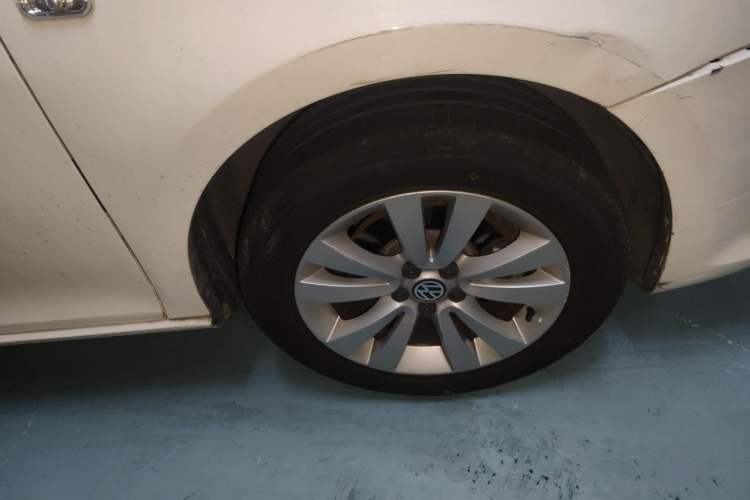 Used Volkswagen Bora 2012 1.6L Automatic Comfortable Value Edition Right Front Wheel Hub