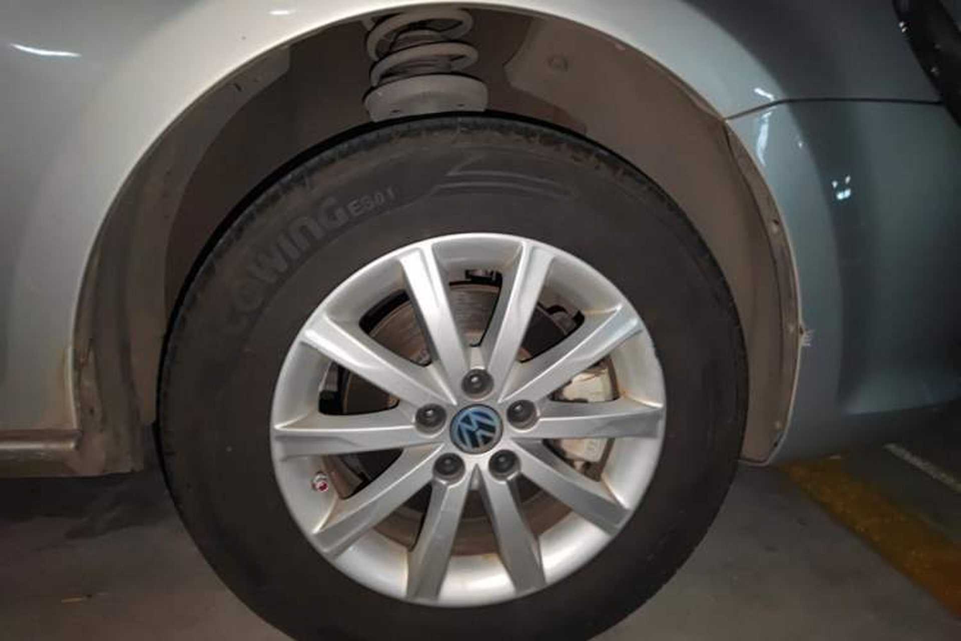 Used Volkswagen Bora 2012 1.6L Automatic Comfortable Value Edition Right Front Wheel Hub
