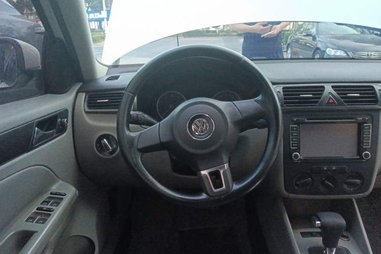 Used Volkswagen Bora 2012 1.6L Automatic Fashion Edition Steering Wheel