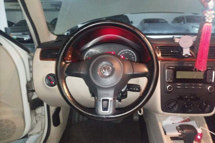 Used Volkswagen Bora 2012 1.6L Automatic Comfort Edition Steering Wheel