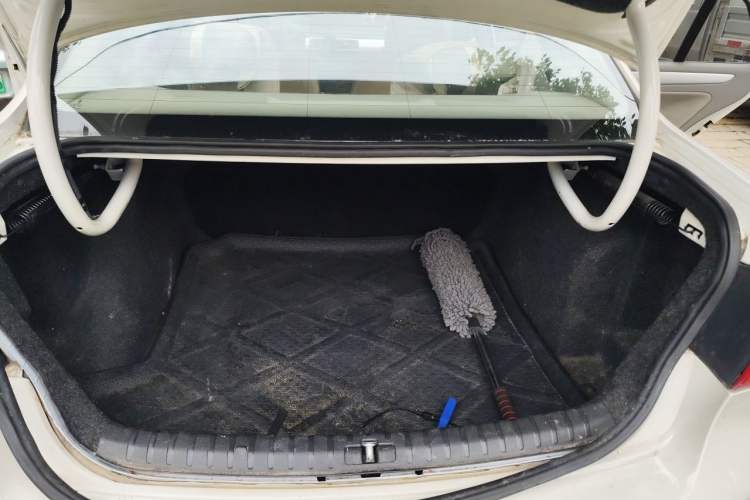 Used Volkswagen Bora 2012 1.6L Manual Fashion Edition Trunk