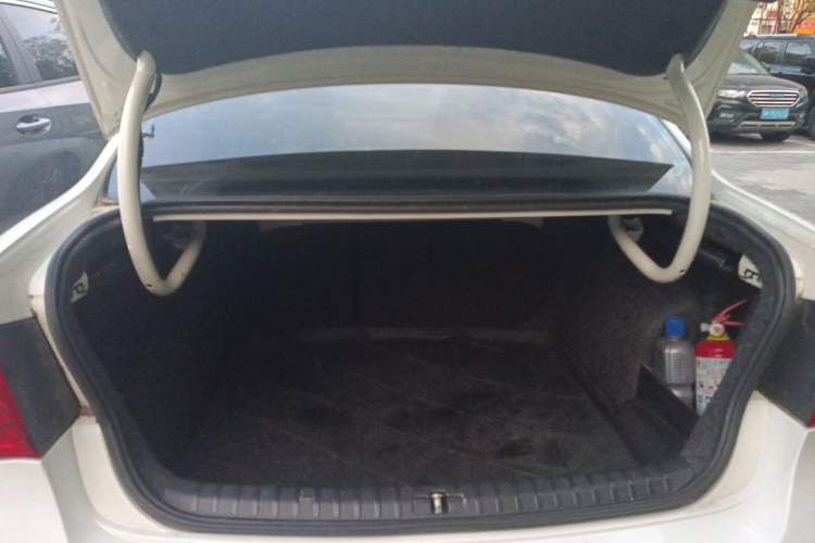 Used Volkswagen Bora 2012 1.6L Automatic Fashion Edition Trunk