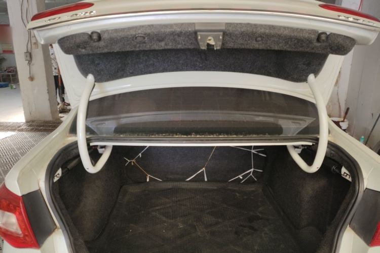 Used Volkswagen Bora 2012 1.6L Automatic Fashion Edition Trunk