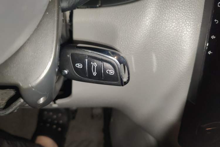 Used Volkswagen Bora 2012 1.6L Automatic Comfortable Value Edition Vehicle Key