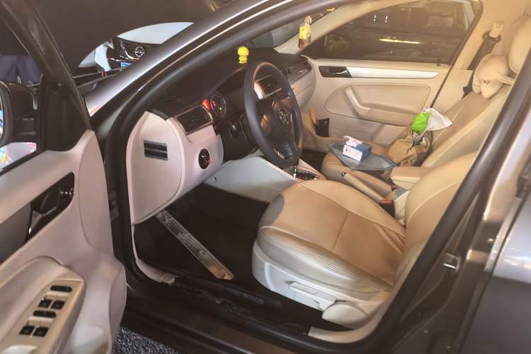 Used Volkswagen Bora 2012 1.6L Automatic Fashion Edition Driver Seat