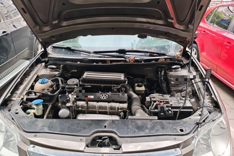 Used Volkswagen Bora 2012 1.6L Automatic Fashion Edition Engine Bay