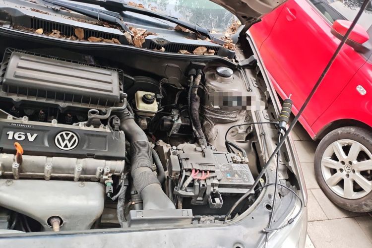 Used Volkswagen Bora 2012 1.6L Automatic Fashion Edition Engine Bay Left