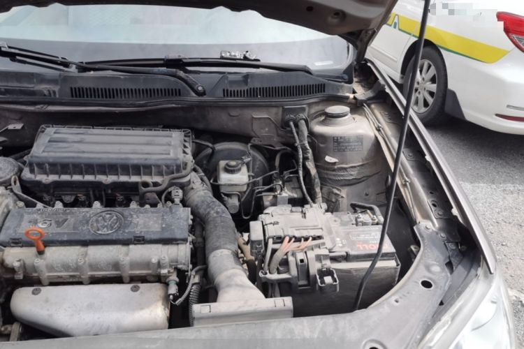 Used Volkswagen Bora 2012 1.6L Automatic Fashion Edition Engine Bay Left