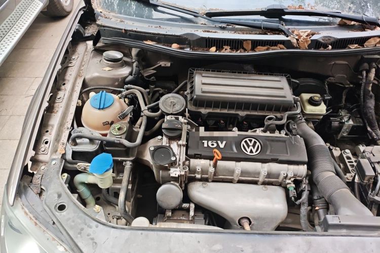 Used Volkswagen Bora 2012 1.6L Automatic Fashion Edition Engine Bay Right