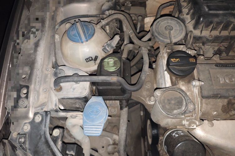 Used Volkswagen Bora 2012 1.6L Automatic Comfortable Value Edition Engine Bay Right