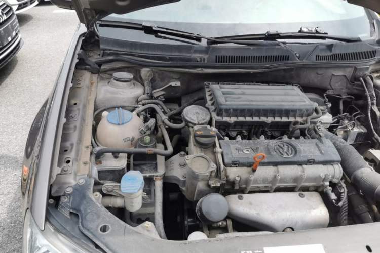 Used Volkswagen Bora 2012 1.6L Automatic Fashion Edition Engine Bay Right