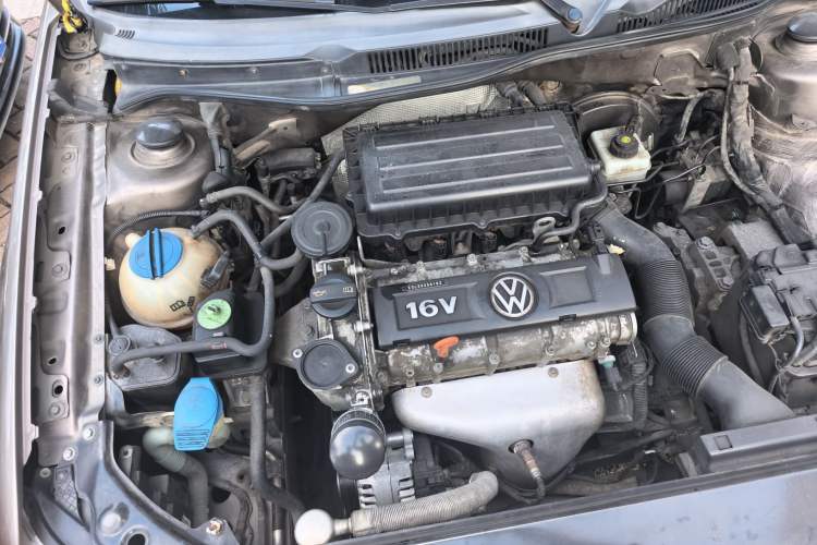 Used Volkswagen Bora 2012 1.6L Automatic Fashion Edition Engine Bay Right