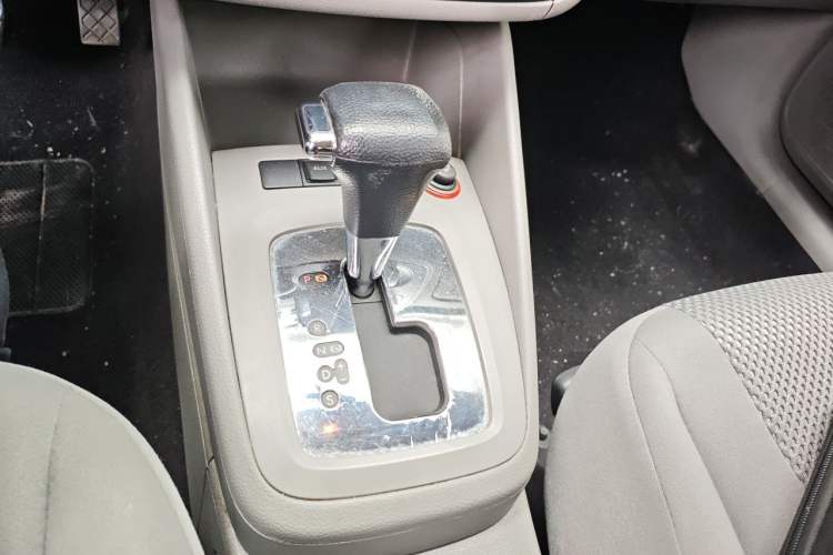 Used Volkswagen Bora 2012 1.6L Automatic Fashion Edition Gear Lever