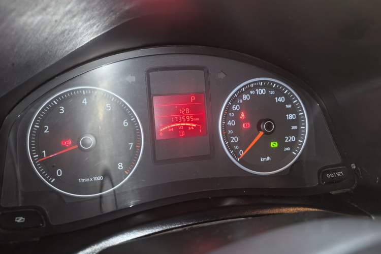 Used Volkswagen Bora 2012 1.6L Automatic Fashion Edition Instrument Cluster