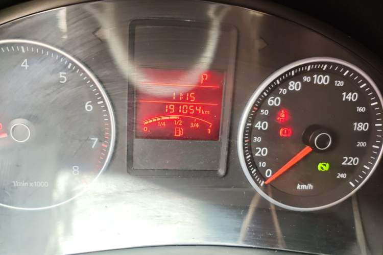 Used Volkswagen Bora 2012 1.6L Automatic Fashion Edition Odometer Close Up