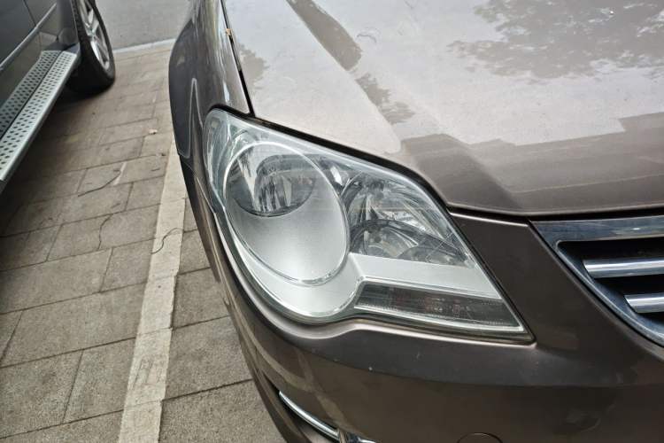 Used Volkswagen Bora 2012 1.6L Automatic Fashion Edition Right Front Headlight