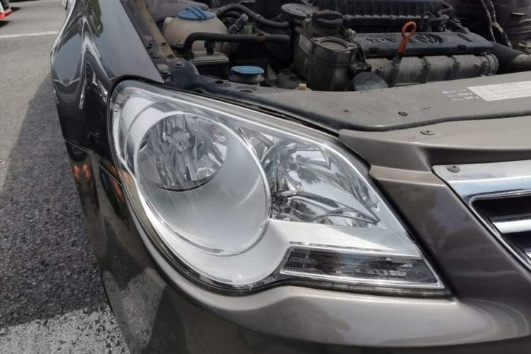 Used Volkswagen Bora 2012 1.6L Automatic Fashion Edition Right Front Headlight