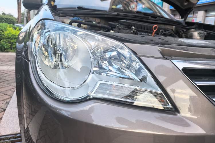 Used Volkswagen Bora 2012 1.6L Automatic Fashion Edition Right Front Headlight