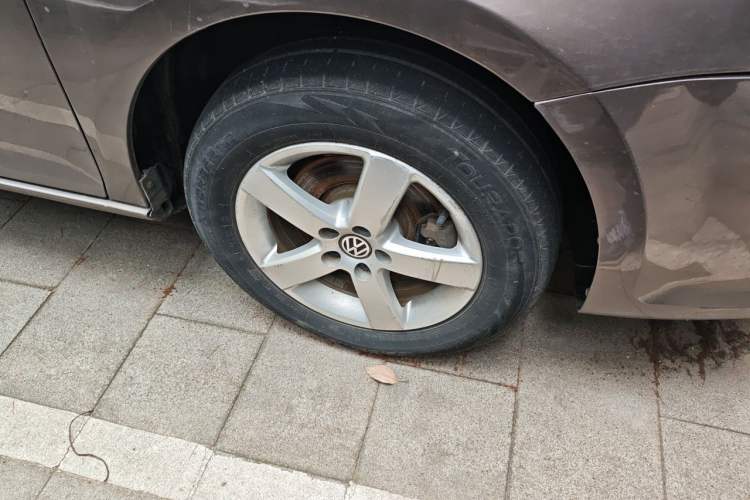 Used Volkswagen Bora 2012 1.6L Automatic Fashion Edition Right Front Wheel Hub