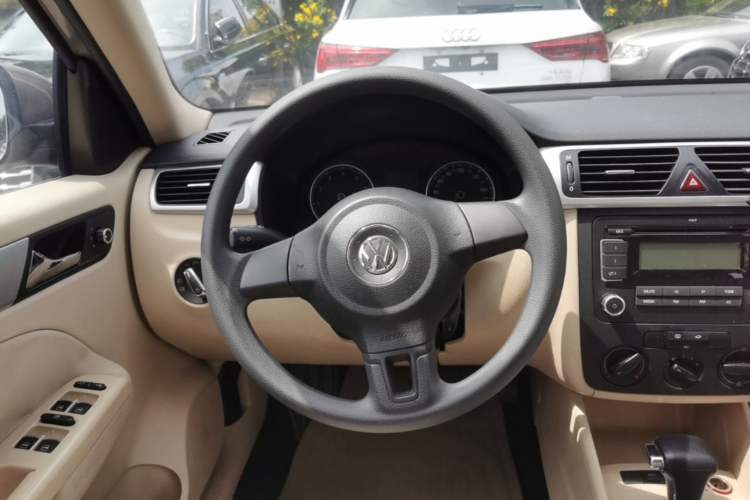 Used Volkswagen Bora 2012 1.6L Automatic Fashion Edition Steering Wheel