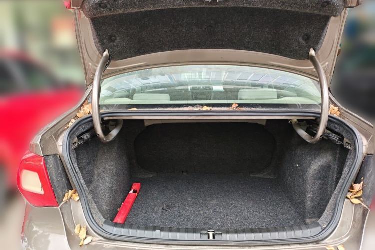 Used Volkswagen Bora 2012 1.6L Automatic Fashion Edition Trunk
