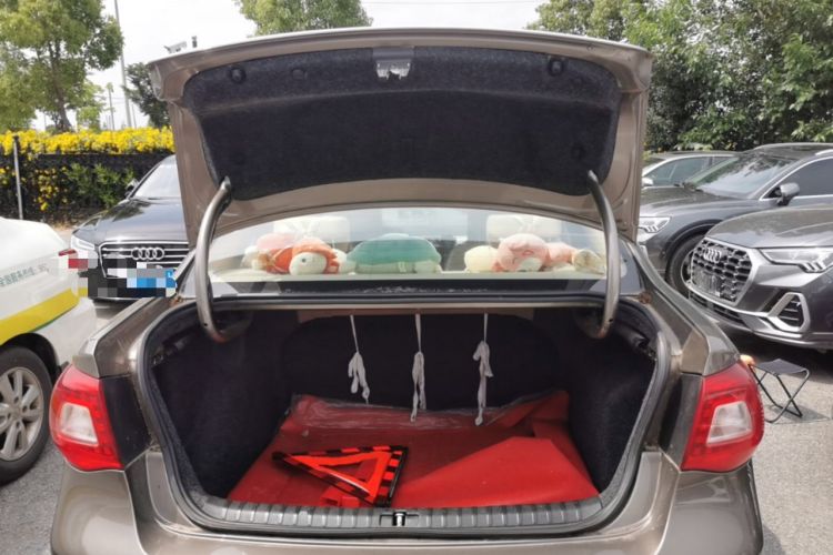 Used Volkswagen Bora 2012 1.6L Automatic Fashion Edition Trunk