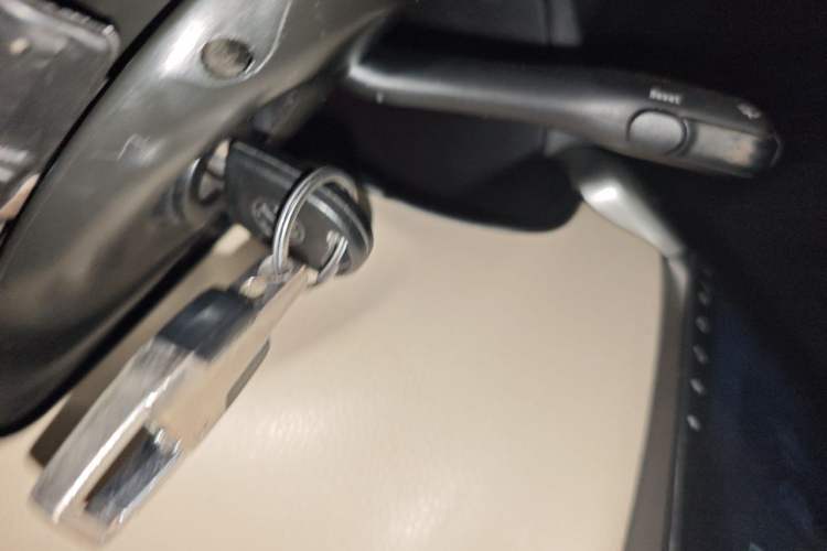 Used Volkswagen Bora 2012 1.6L Automatic Comfortable Value Edition Vehicle Key