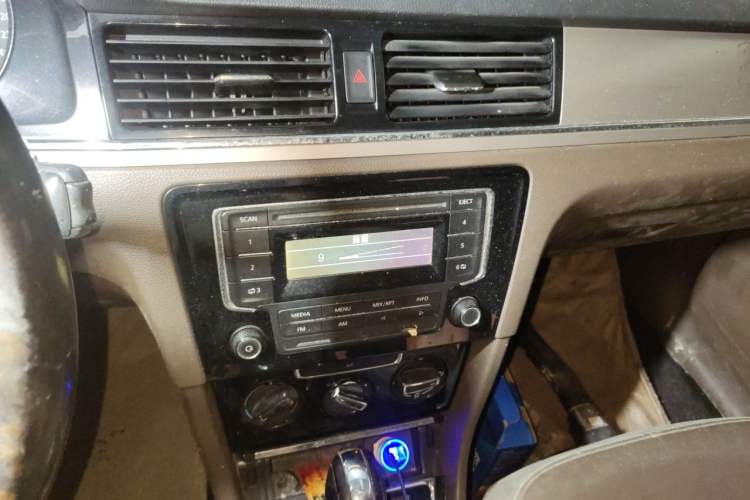 Used Volkswagen Bora 2013 1.6L Automatic Comfort Model Audio And AC Panel