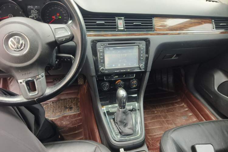 Used Volkswagen Bora 2013 1.4T Automatic Luxury Model Audio And AC Panel