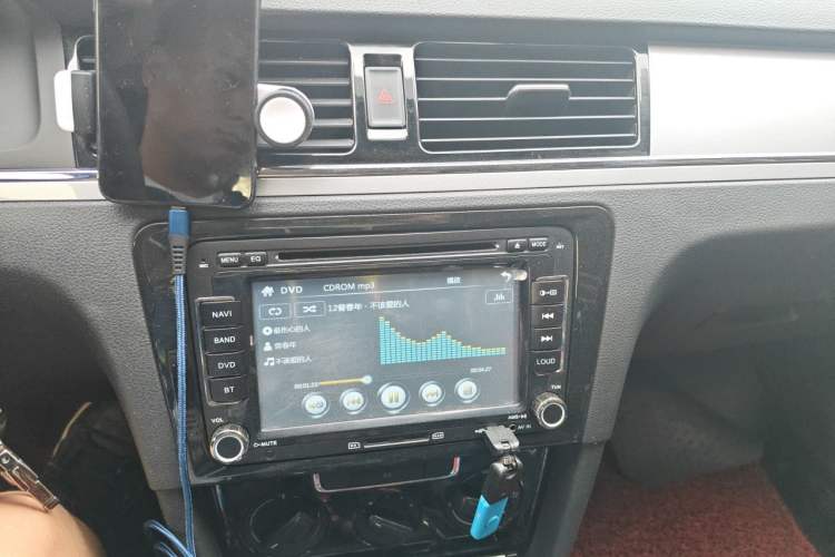 Used Volkswagen Bora 2013 1.6L Manual Fashion Edition Audio And AC Panel