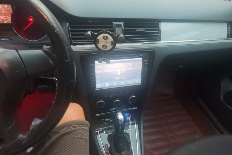 Used Volkswagen Bora 2013 1.6L Automatic Fashion Model Audio And AC Panel