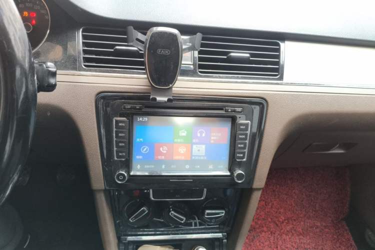 Used Volkswagen Bora 2013 1.6L Manual Comfort Model Audio And AC Panel