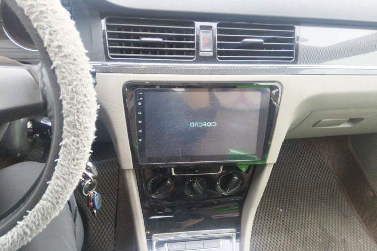 Used Volkswagen Bora 2013 1.6L Manual Fashion Edition Audio And AC Panel