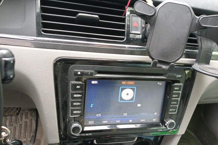 Used Volkswagen Bora 2013 1.6L Automatic Fashion Model Audio And AC Panel