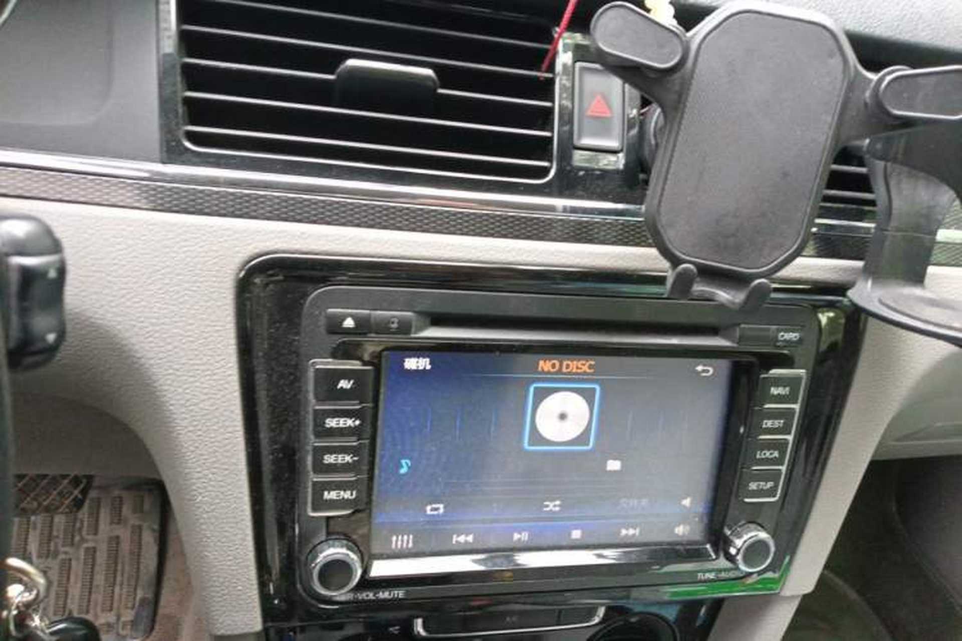 Used Volkswagen Bora 2013 1.6L Automatic Fashion Model Audio And AC Panel