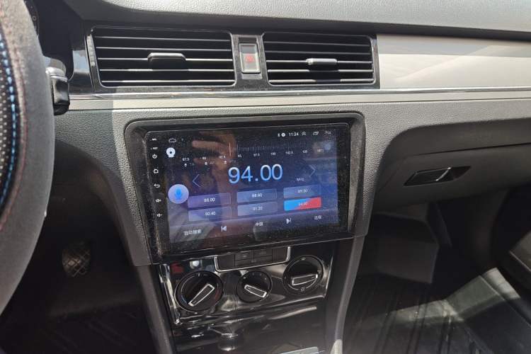 Used Volkswagen Bora 2013 1.6L Manual Comfort Model Audio And AC Panel