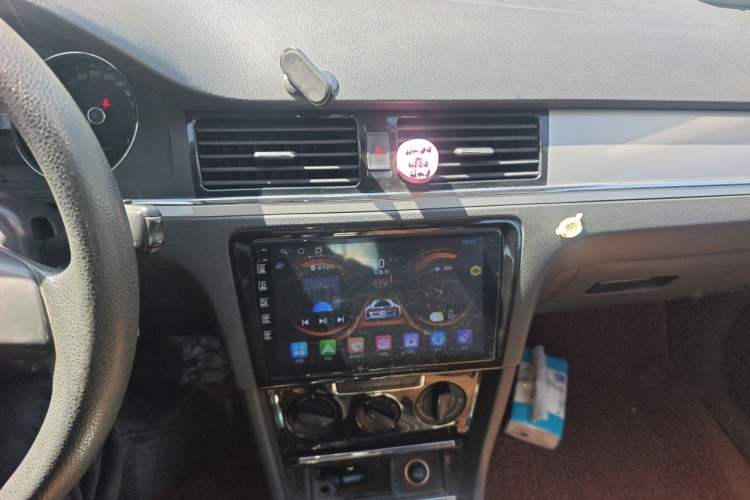 Used Volkswagen Bora 2013 1.6L Manual Fashion Edition Audio And AC Panel