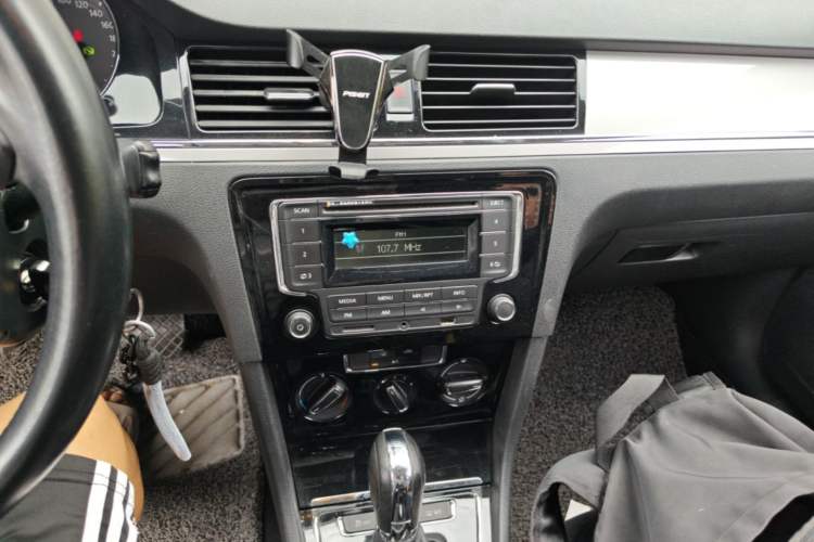 Used Volkswagen Bora 2013 1.6L Automatic Comfort Model Audio And AC Panel