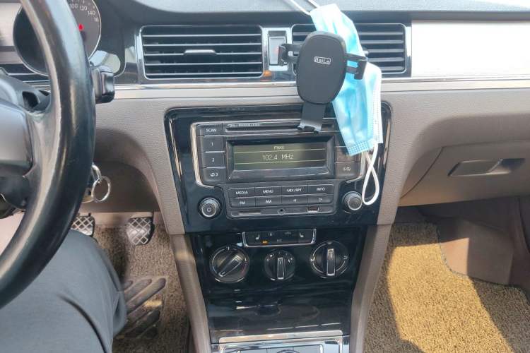 Used Volkswagen Bora 2013 1.6L Manual Comfort Model Audio And AC Panel