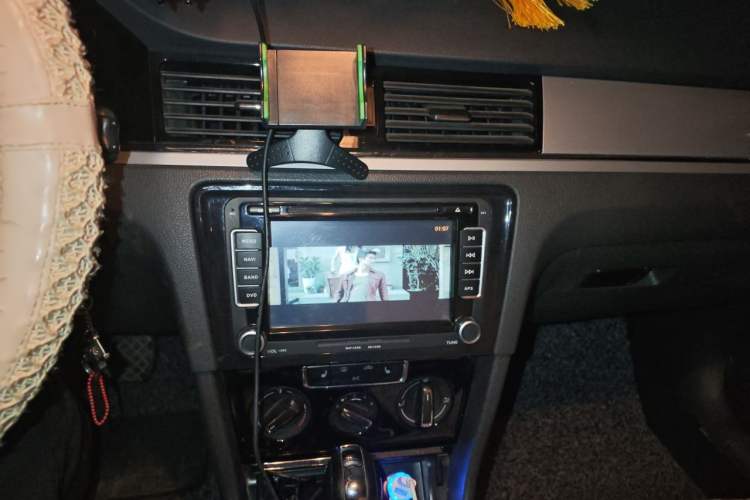 Used Volkswagen Bora 2013 1.6L Automatic Comfort Model Audio And AC Panel