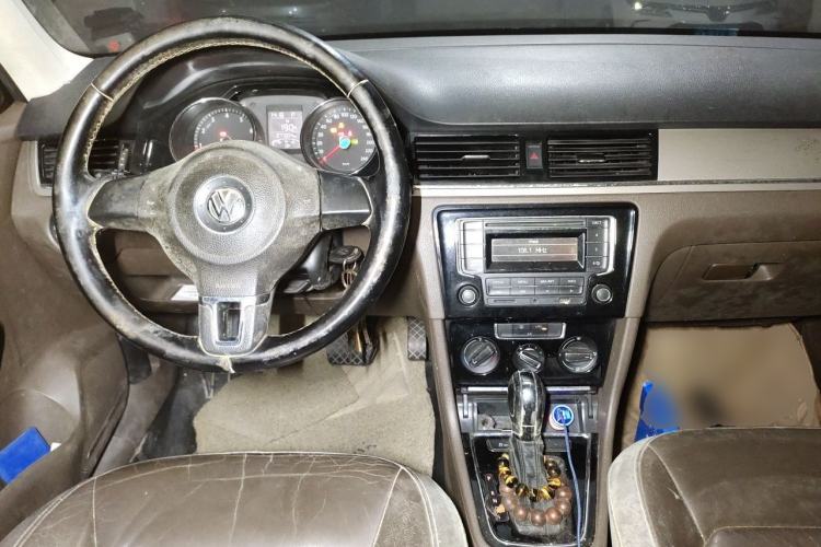 Used Volkswagen Bora 2013 1.6L Automatic Comfort Model Center Console
