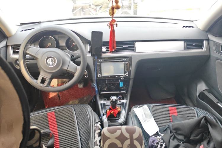 Used Volkswagen Bora 2013 1.6L Manual Fashion Edition Center Console
