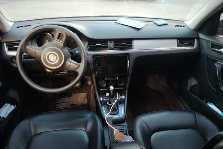 Used Volkswagen Bora 2013 1.6L Automatic Fashion Model Center Console