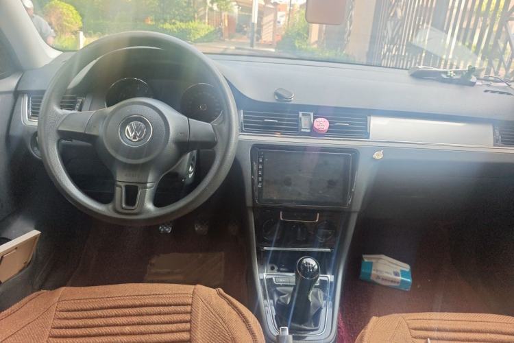 Used Volkswagen Bora 2013 1.6L Manual Fashion Edition Center Console