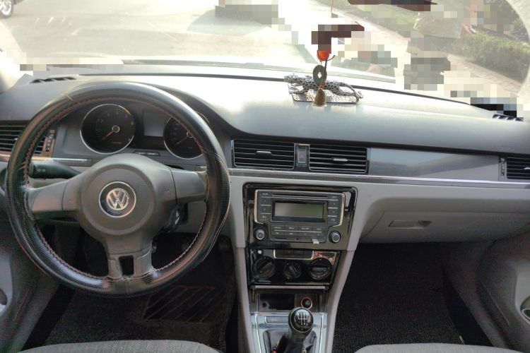 Used Volkswagen Bora 2013 1.6L Manual Fashion Edition Center Console