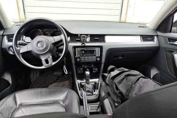 Used Volkswagen Bora 2013 1.6L Automatic Comfort Model Center Console