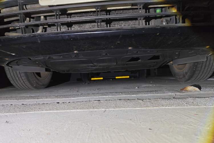 Used Volkswagen Bora 2013 1.6L Manual Fashion Edition Chassis Front