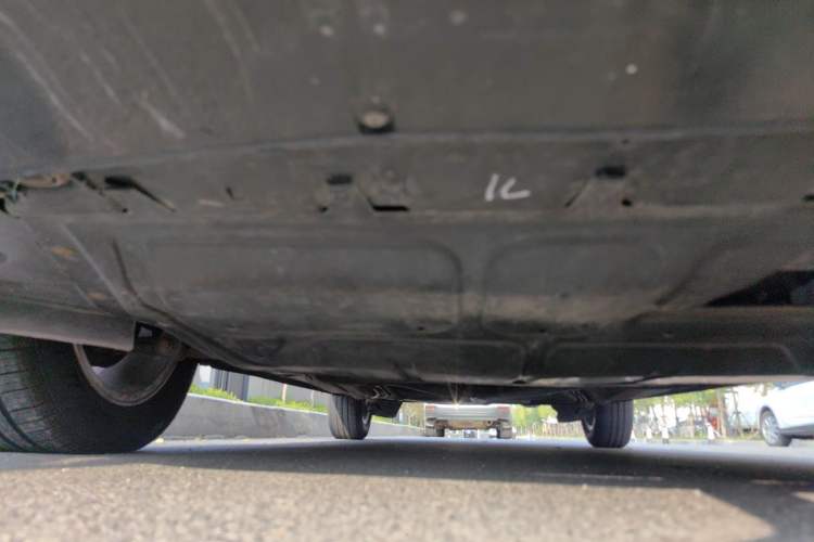 Used Volkswagen Bora 2013 1.6L Manual Fashion Edition Chassis Front