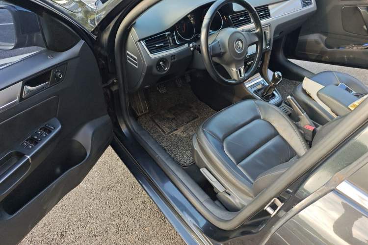 Used Volkswagen Bora 2013 1.6L Manual Comfort Model Driver Seat